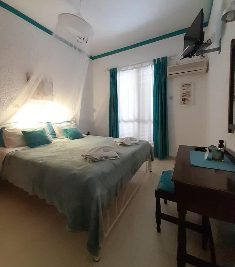 Artemis Rooms Agia Marina  Eksteriør billede