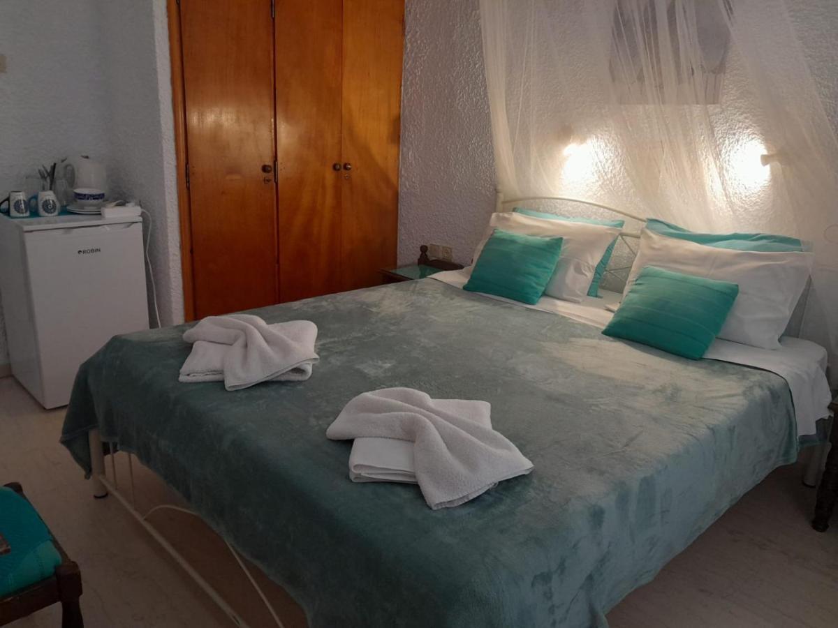 Artemis Rooms Agia Marina  Eksteriør billede