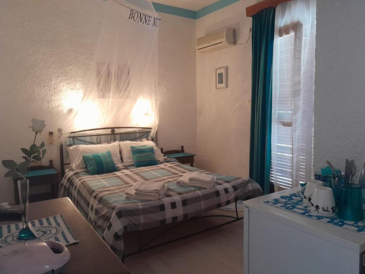 Artemis Rooms Agia Marina  Eksteriør billede