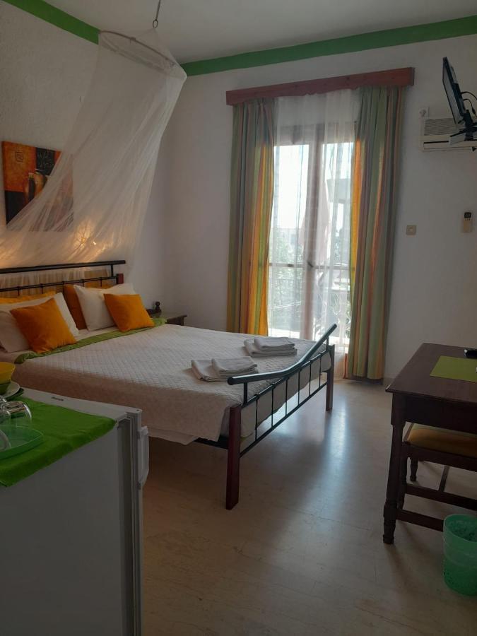 Artemis Rooms Agia Marina  Eksteriør billede