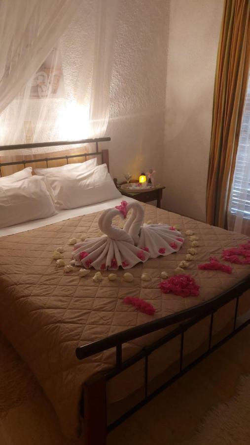 Artemis Rooms Agia Marina  Eksteriør billede