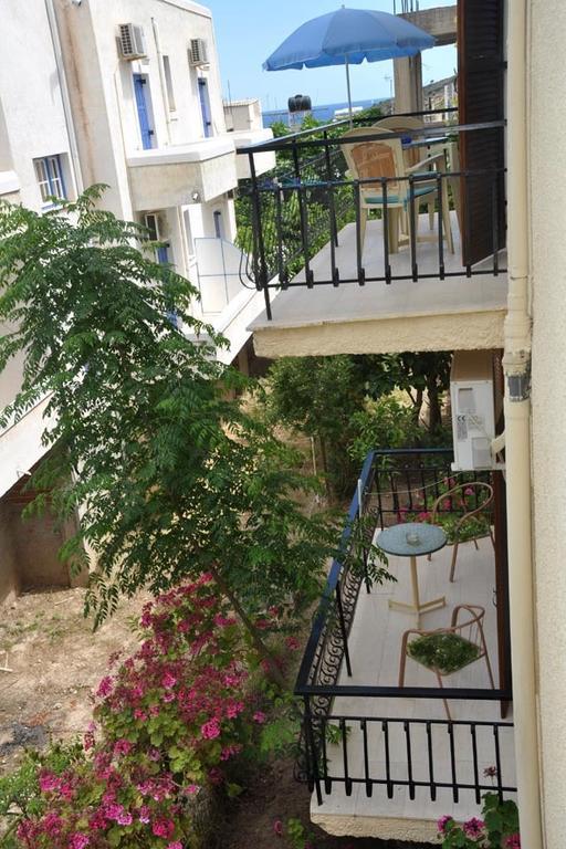 Artemis Rooms Agia Marina  Eksteriør billede
