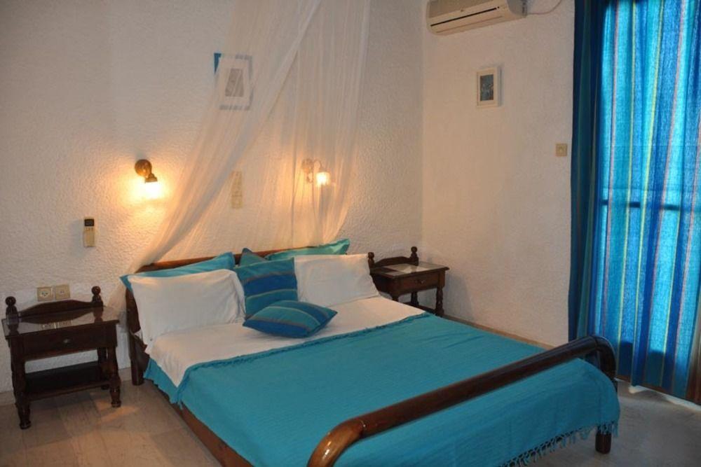 Artemis Rooms Agia Marina  Eksteriør billede
