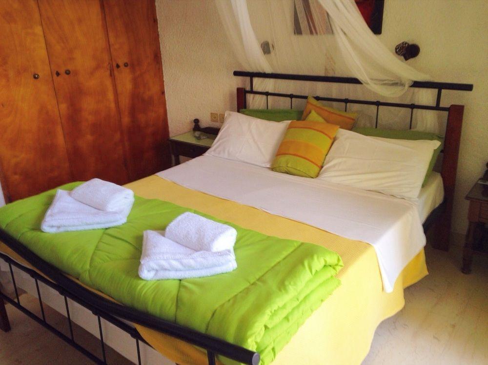Artemis Rooms Agia Marina  Eksteriør billede