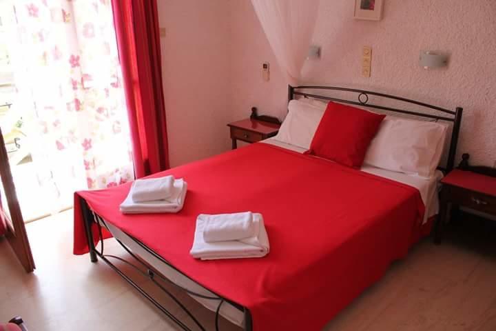 Artemis Rooms Agia Marina  Eksteriør billede