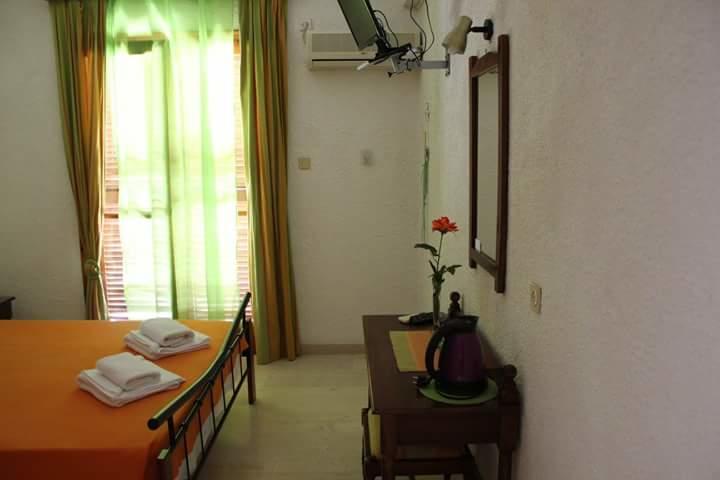 Artemis Rooms Agia Marina  Eksteriør billede